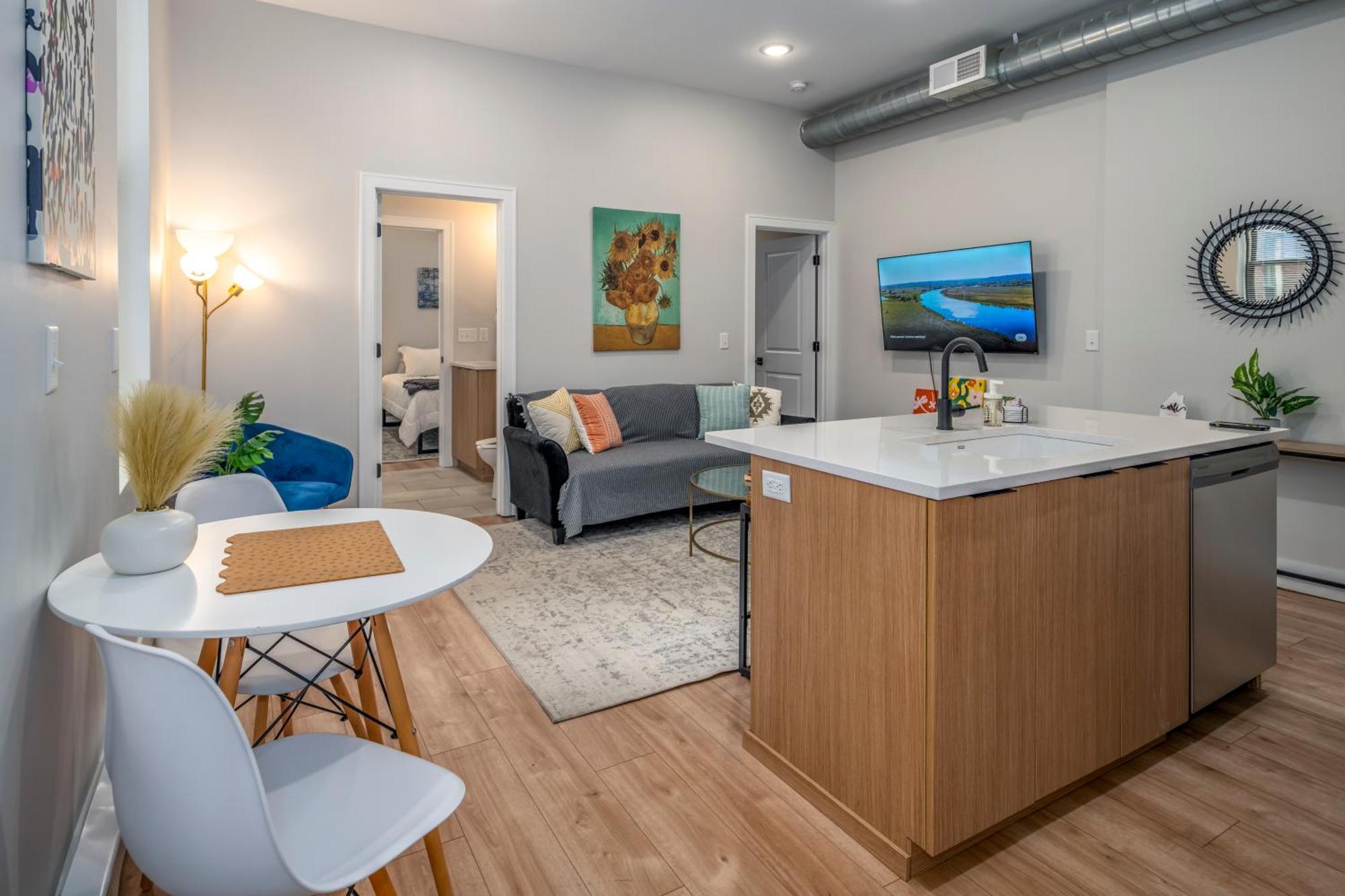 Prime Otr, 3 Lux Queen Beds, Two 55In Tvs, Steps To Tql, Findlay Market, Light Rail, Fast Wifi Cincinnati Eksteriør billede